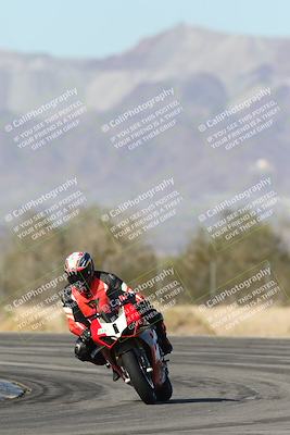 media/Dec-04-2025-Racers Edge (Thu) [[5ebc9f124d]]/3-B Group/1-Session 1 (Turn 7)/